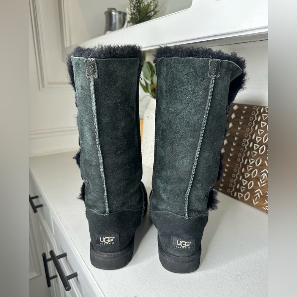 UGG Australia Women’s Bailey Button Triplet Tall Black Suede Boots Size 8 - Picture 5 of 8